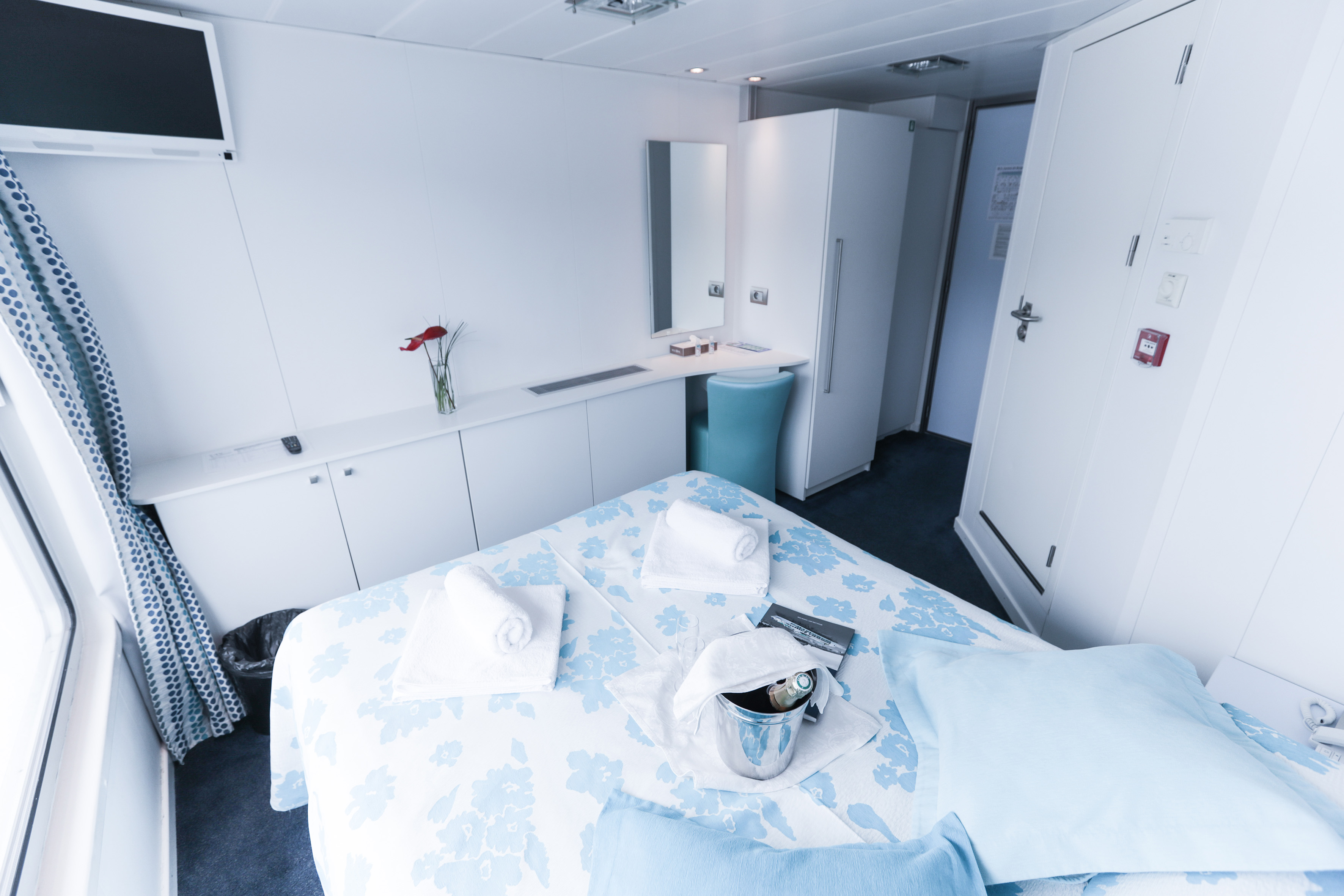 CroisiEurope MS Cyrano de Bergerac Cabin 9.jpg